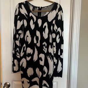 FINAL LOWEST PRICE !!    INC woman’s tunic. XL. Black/white rayon:nylon